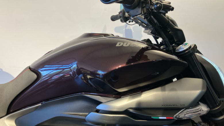 Ducati X Diavel V4 Burning Red (25MY)